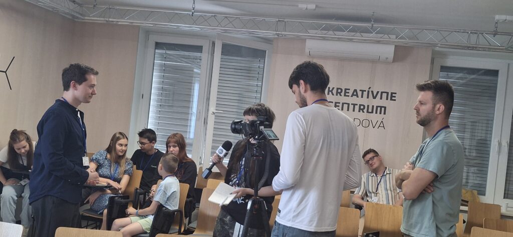 Víťazi súťaže Zodpovedný influencer sa mohli na FMK UCM zúčastniť praktického workshopu s mediálnymi profesionálmi.